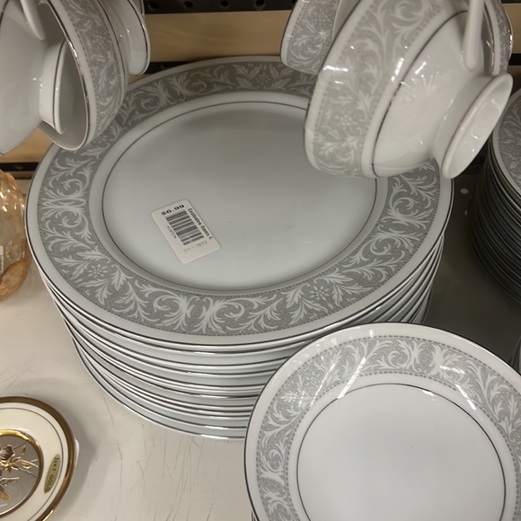 Imperial China full set fine china 92 dishes total - Picture 3 of 5